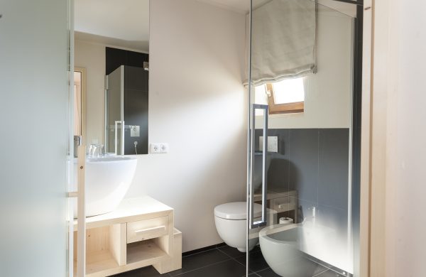 Hotel Mayr Badezimmer Waschbecken Toilette